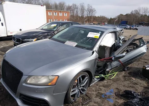 2011 Audi A5 2.0T Premium из США, поврежденный, VIN WAUCFAFR9BA079542